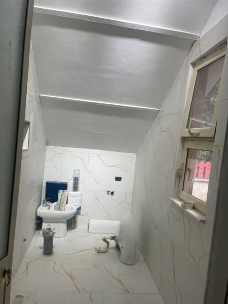 Tirane, jepet me qera apartament 1+1 , 400 € (Kopshti Zologjik)