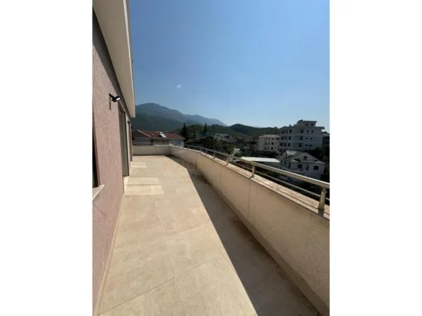 Tirane, shitet apartament 3+1 Kati 5, 146 m² 180.000 € (Tufine)