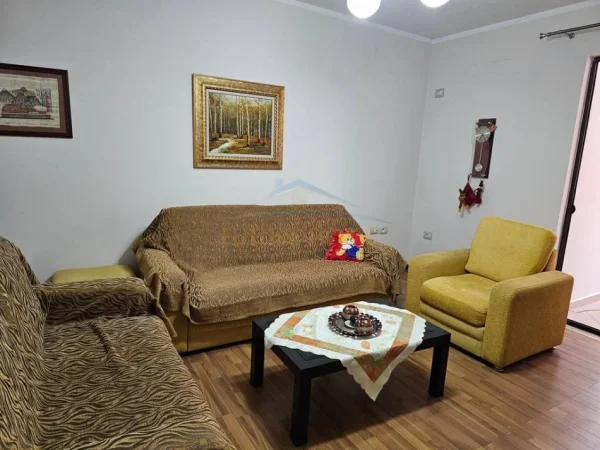 Tirane, jepet me qera apartament 2+1 Kati 3, 98 m² 500 € 