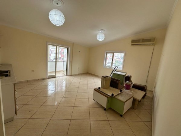 Tirane, shitet apartament 2+1+Ballkon Kati 5, 90 m² 135.000 € (Selite)
