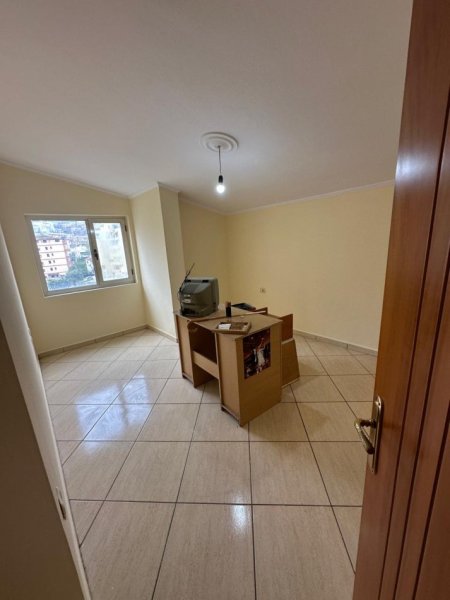 Tirane, shitet apartament 2+1+Ballkon Kati 5, 90 m² 135.000 € (Selite)