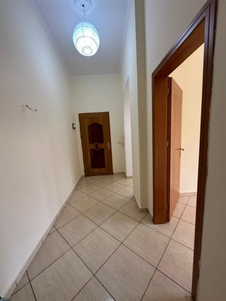 Tirane, shitet apartament 2+1+Ballkon Kati 5, 90 m² 135.000 € (Selite)