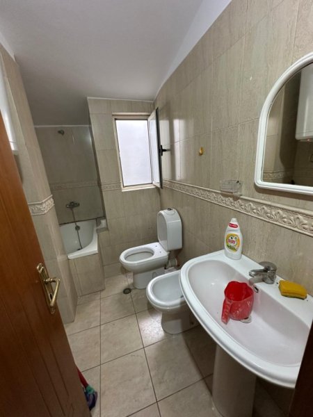 Tirane, shitet apartament 2+1+Ballkon Kati 5, 90 m² 135.000 € (Selite)