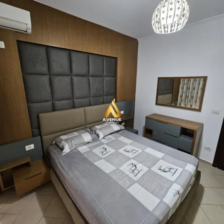Tirane, jepet me qera apartament 2+1+Ballkon Kati 2, 100 m² 650 € (rruga peti)