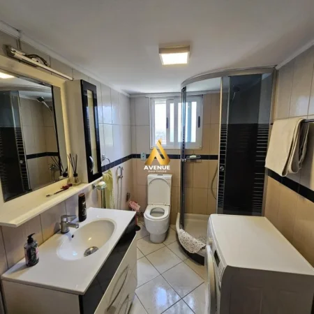 Tirane, jepet me qera apartament 2+1+Ballkon Kati 2, 100 m² 650 € (rruga peti)