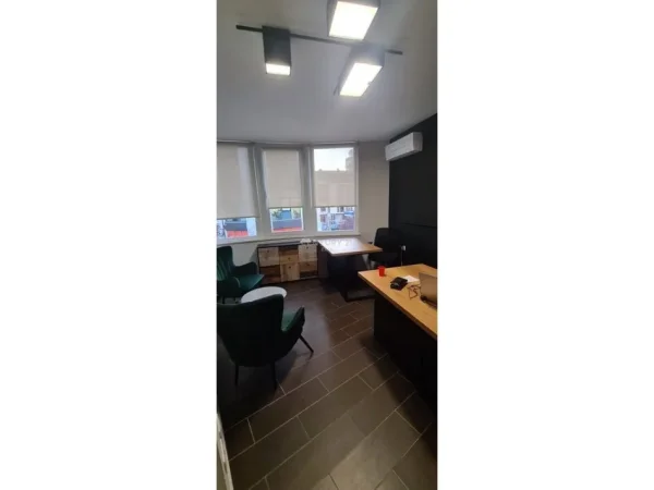 Tirane, jepet me qera zyre Kati 2, 85 m² 800 € (Rruga e Kosovareve)