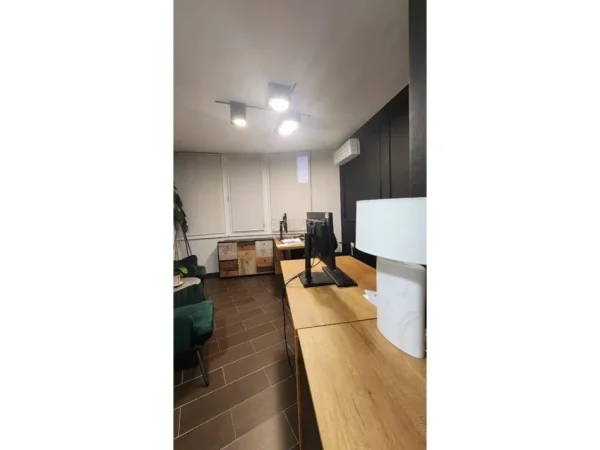 Tirane, jepet me qera zyre Kati 2, 85 m² 800 € (Rruga e Kosovareve)