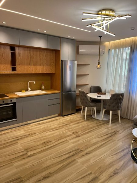 Tirane, jepet me qera apartament 1+1+Ballkon Kati 5, 60 m² 650 € 