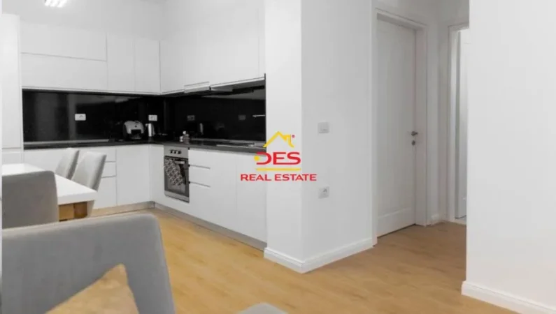 Vlore, jepet me qera apartament 2+1+Ballkon Kati 4, 110 m² 500 € (Rruga Murat Tërbaçi)