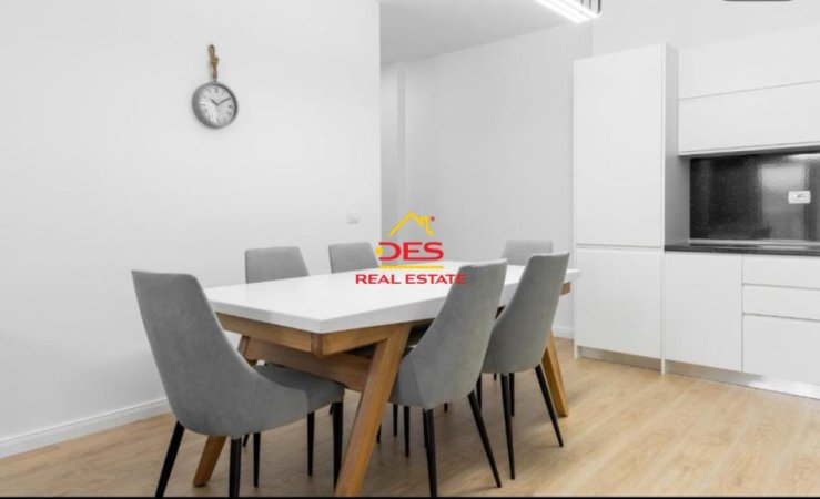 Vlore, jepet me qera apartament 2+1+Ballkon Kati 4, 110 m² 500 € (Rruga Murat Tërbaçi)