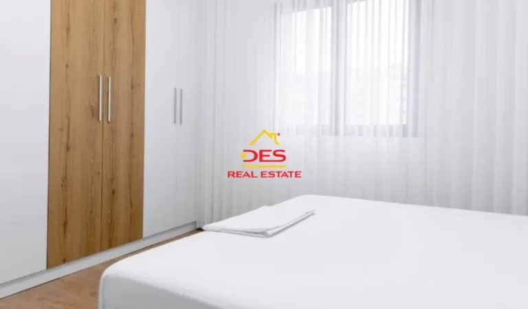Vlore, jepet me qera apartament 2+1+Ballkon Kati 4, 110 m² 500 € (Rruga Murat Tërbaçi)
