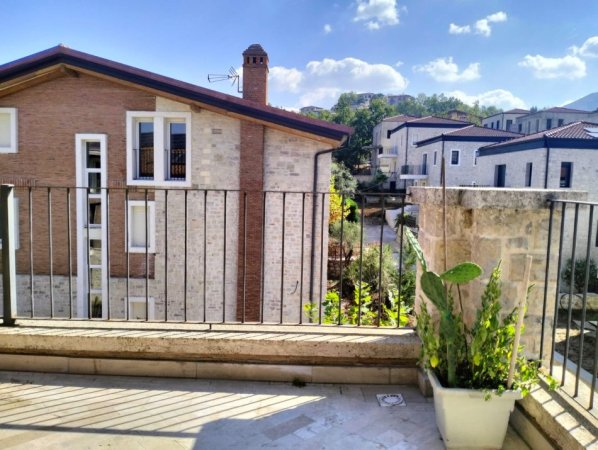 Tirane, jepet me qera apartament+verande | Penthouse 3+1 Kati 5, 230 m² 2.200 € (Rezidenca Secret Garden (MLS # 530581008-41)