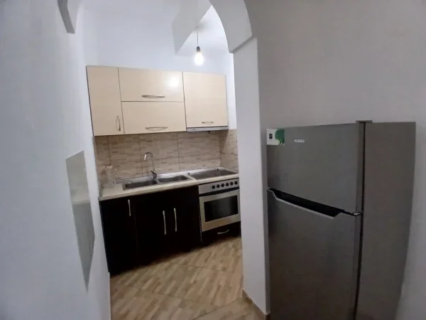 Tirane, jepet me qera apartament 1+1 Kati 3, 60 m² 400 € (Astir)