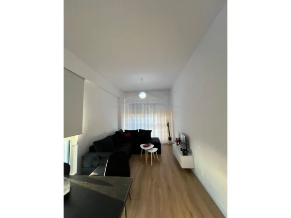 Tirane, jepet me qera apartament 1+1 Kati 3, 65 m² 420 € (Qera, Apartament 1+1, OXA, Fresku, Tirane.)
