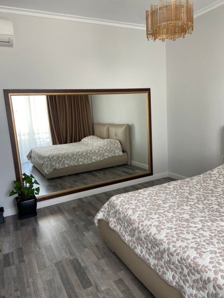 Tirane, jepet me qera apartament 2+1 Kati 4, 100 m² 800 € (Eduard Mano)