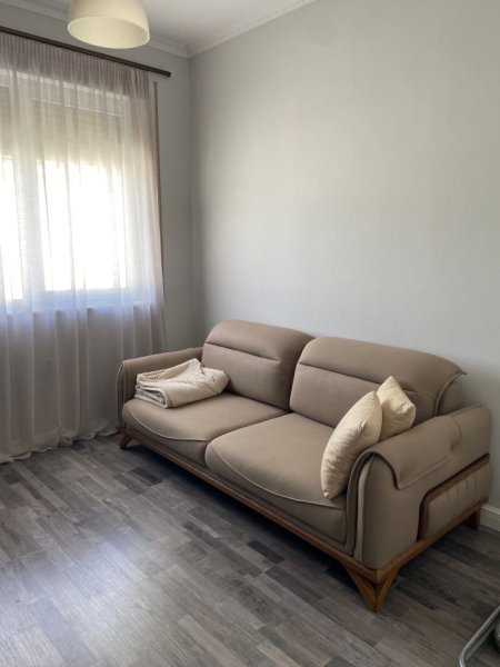 Tirane, jepet me qera apartament 2+1 Kati 4, 100 m² 800 € (Eduard Mano)