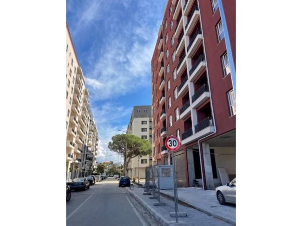 Tirane, shitet apartament 2+1+Ballkon Kati 2, 106 m² 180.200€