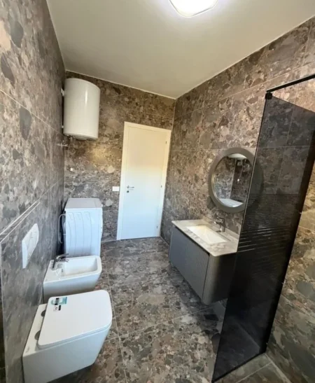 Durres, shitet apartament 2+1+Ballkon Kati 2, 110 m² 148.000 € (Shkembi i Kavajes)