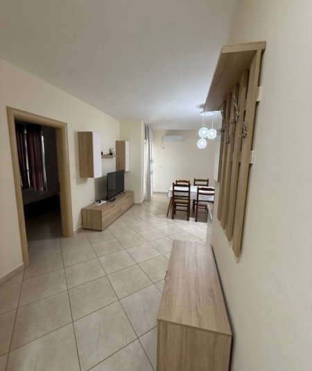 Durres, jepet me qera apartament 1+1+Ballkon Kati 4, 550 € (Currila, Durres)
