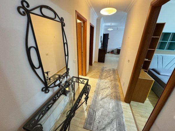 Tirane, jepet me qera apartament 2+1 Kati 8, 700 € 