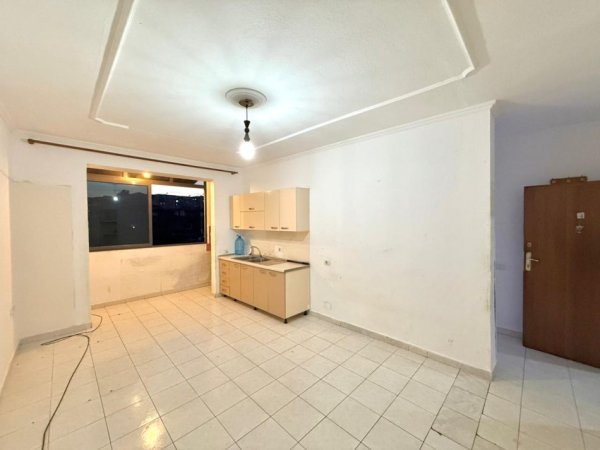 Tirane, shitet garsonier 1+1 Kati 2, 32 m² 50.000 € (Porcelan)