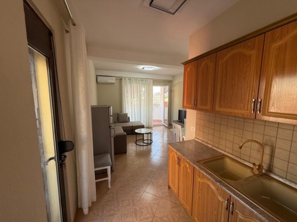 Tirane, jepet me qera apartament 1+1 Kati 5, 65 m² 550 € (MinePeza)