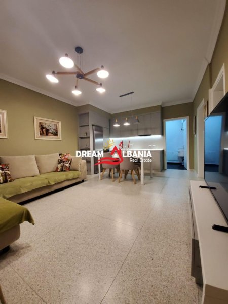 Tirane, jepet me qera apartament 2+1 , 100 m² 750 € (selvia)
