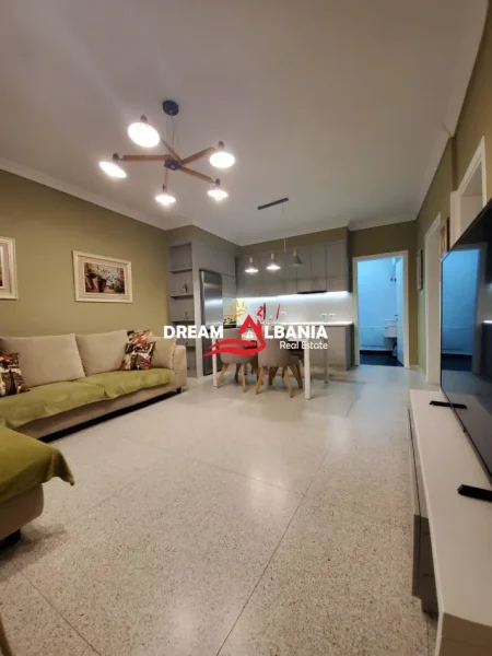 Tirane, jepet me qera apartament 2+1 , 100 m² 750 € (selvia)