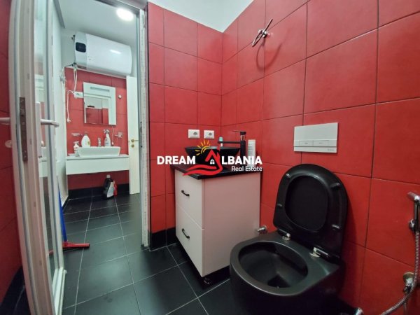 Tirane, jepet me qera apartament 2+1 , 100 m² 750 € (selvia)