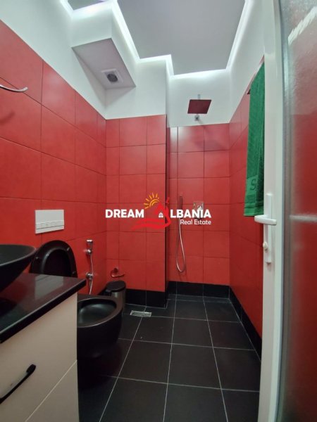 Tirane, jepet me qera apartament 2+1 , 100 m² 750 € (selvia)