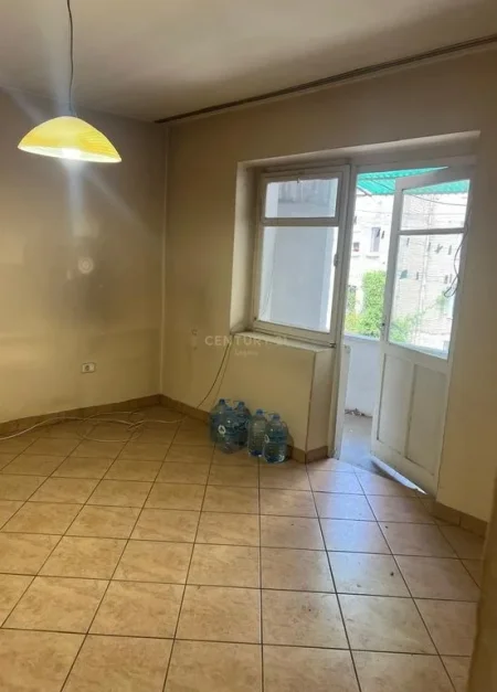 Tirane, shitet apartament 2+1+Aneks+Ballkon Kati 3, 79 m² 126.000 € 