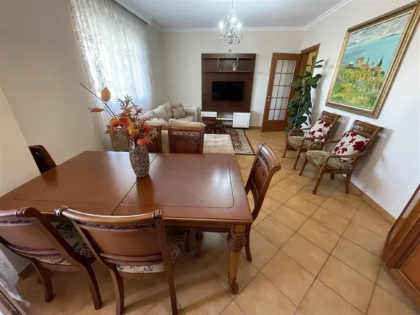 Tirane, jepet me qera apartament 2+1 , 110 m² 1.000 € (Air Albania)