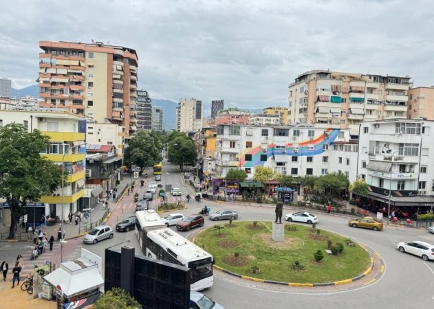 Tirane, jepet me qera zyre Kati 4, 178 m² 1.700 € 
