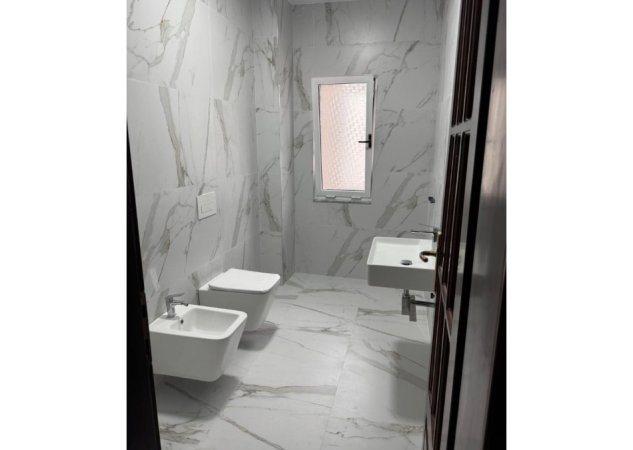 Tirane, jepet me qera zyre Kati 4, 178 m² 1.700 € 