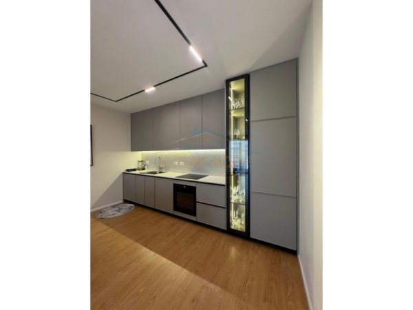 Tirane, shitet apartament Kati 6, 114 m² 250.000 € (UNAZA E RE)