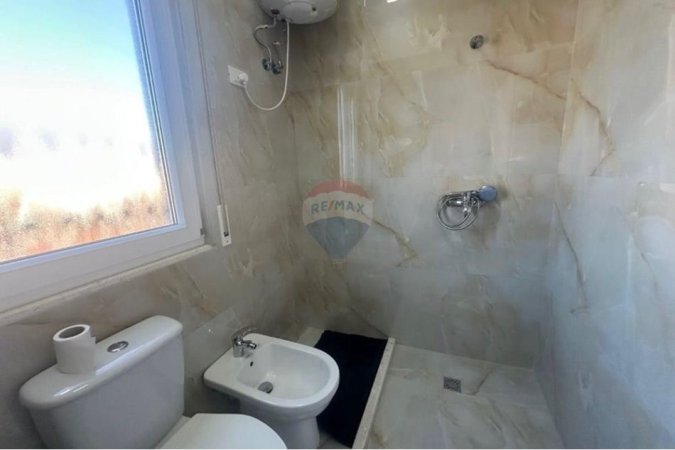 Tirane, jepet me qera apartament 1+1 Kati 5, 70 m² 650 € (Rruga e Dibres)