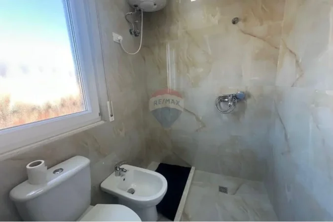 Tirane, jepet me qera apartament 1+1 Kati 5, 70 m² 650 € (Rruga e Dibres)