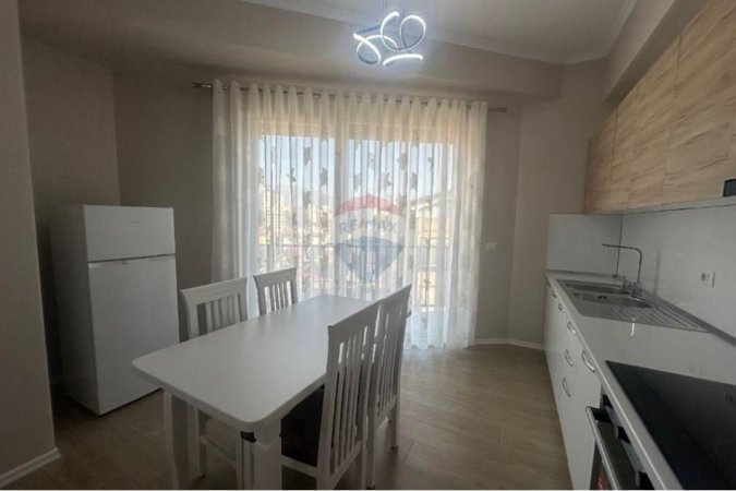 Tirane, jepet me qera apartament 1+1 Kati 5, 70 m² 650 € (Rruga e Dibres)