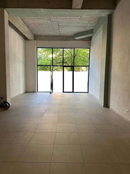 Tirane, jepet me qera ambjent biznesi Kati 0, 76 m² 1.500 € (Rruga Tefta Tashko)