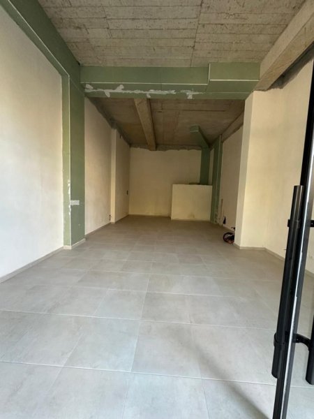 Tirane, jepet me qera ambjent biznesi Kati 0, 76 m² 1.500 € (Rruga Tefta Tashko)