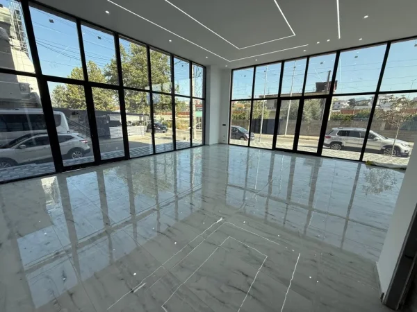 Tirane, shitet dyqan Kati 0, 74 m²