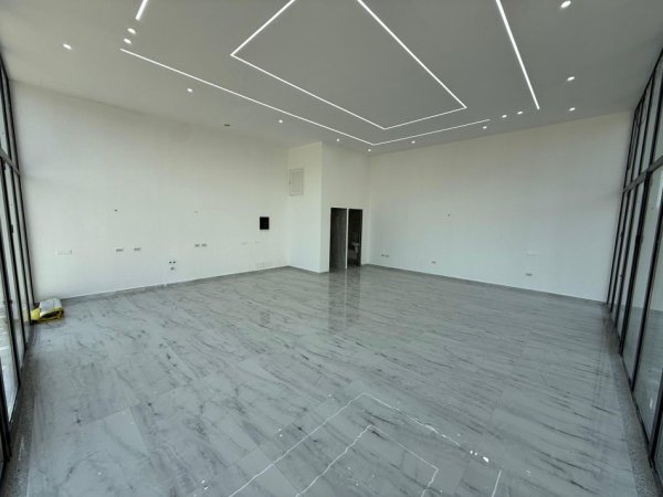 Tirane, shitet dyqan Kati 0, 74 m²