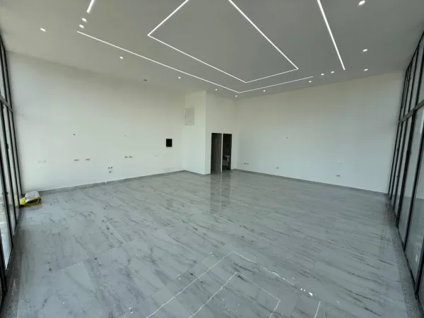 Tirane, shitet dyqan Kati 0, 74 m²