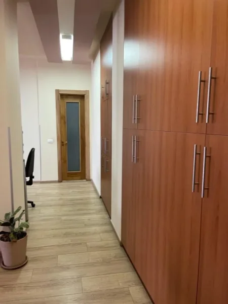 Tirane jepen me qira poste pune, zyra