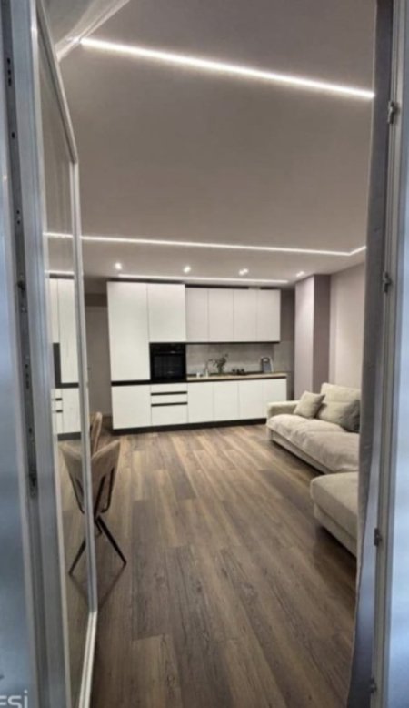 Tirane, jepet me qera apartament 2+1 Kati 2, 130 m² 1.000 € (Pazari i Ri,)