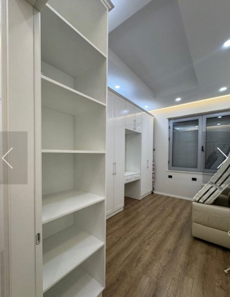 Tirane, jepet me qera apartament 2+1 Kati 2, 130 m² 1.000 € (Pazari i Ri,)