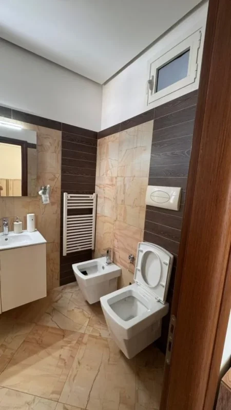 Tirane, jepet me qera apartament 3+1+Ballkon Kati 6, 136 m² 650 € (Fresk)