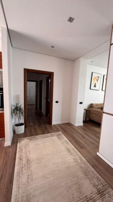 Tirane, jepet me qera apartament 3+1+Ballkon Kati 6, 136 m² 650 € (Fresk)