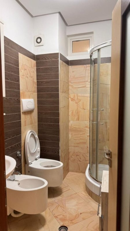 Tirane, jepet me qera apartament 3+1+Ballkon Kati 6, 136 m² 650 € (Fresk)