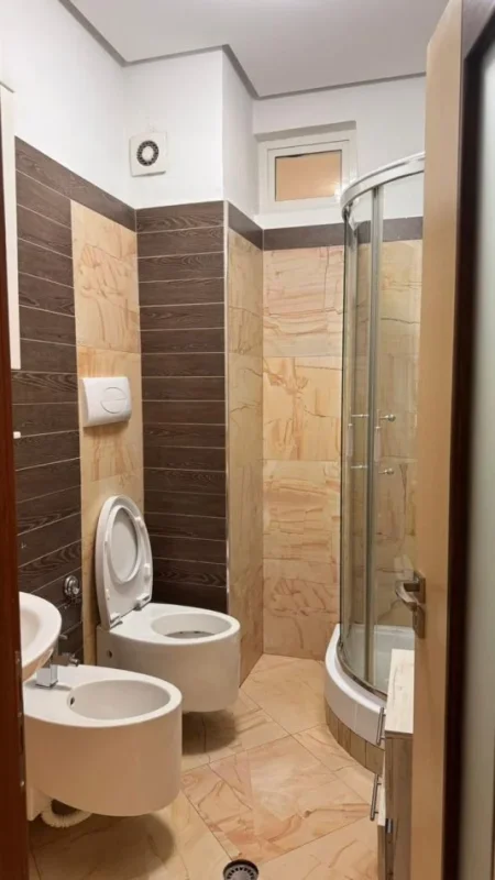 Tirane, jepet me qera apartament 3+1+Ballkon Kati 6, 136 m² 650 € (Fresk)